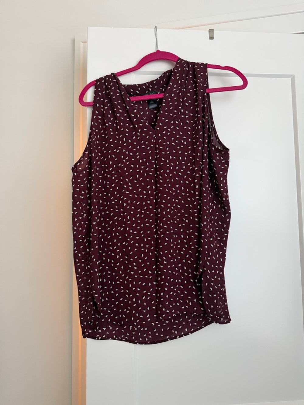 Ann Taylor Factory Burgundy Sleeveless V-Neck Printed Camisole